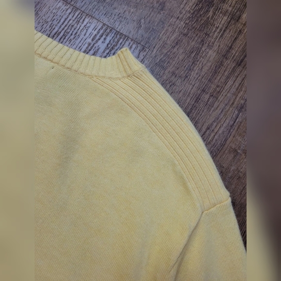 Banana Republic ribbed shoulder sweater - Picture 8 of 8